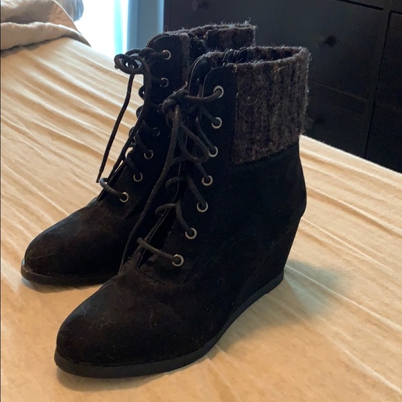 Shoes - Black wedged heel ankle boots!